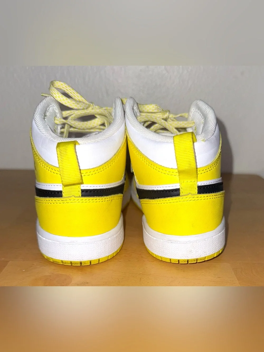 Air Jordan 1 Mid SE GS 